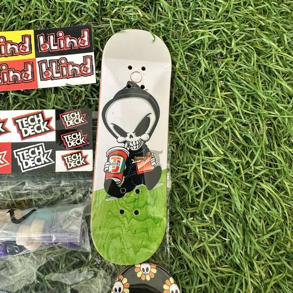 Vintage Y2K Tech Deck Blind Toy Skateboard Lot Of 5 Skeletons Wheels Tool Screws - Picture 6 of 12